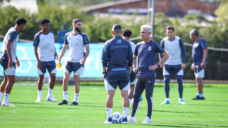 Grêmio tem diagnóstico sobre Luís Castro e elenco em meio a retorno conturbado ao Brasileirão
