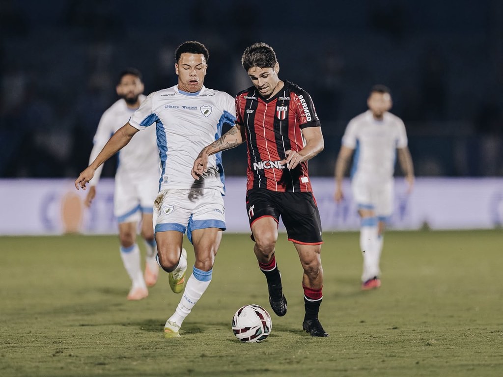 Bom início, falta de força ofensiva e mérito rival: substituto de Tencati analisa empate do Botafogo-SP