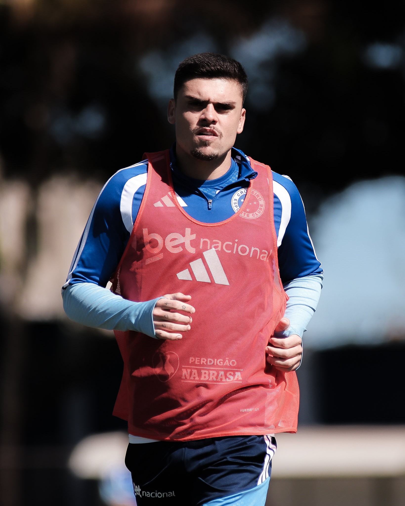 Gabriel Pec passa por cirurgia no Cruzeiro para corrigir lesão