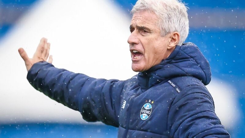 Grêmio define foco no Brasileirão em meio a momento difícil e três competições