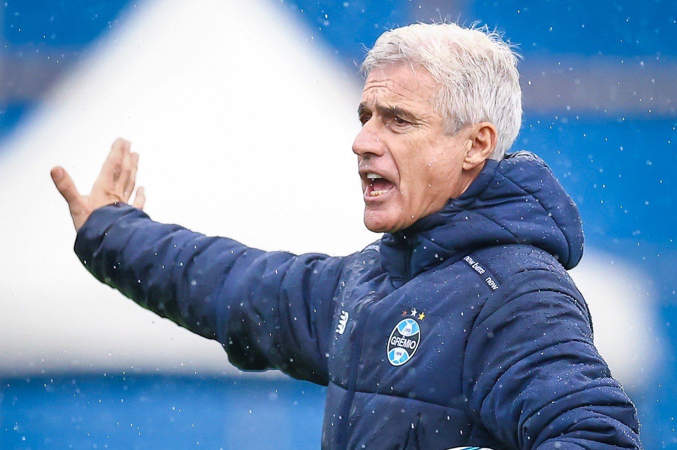 Grêmio define foco no Brasileirão em meio a momento difícil e três competições