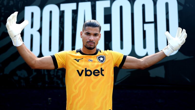 “Meu coração queima por isso”: saiba por que Warleson, do Botafogo, quer se provar como goleiro no Brasil