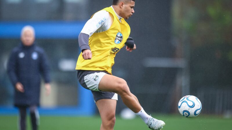 Luís Castro testa time misto do Grêmio antes de partida contra o Bolívar