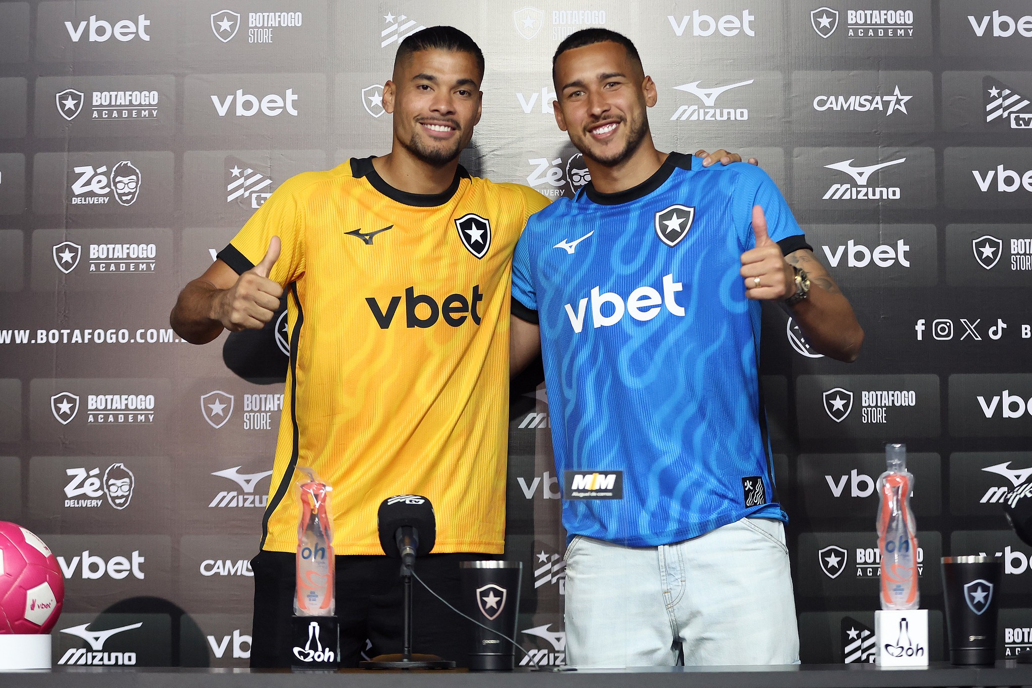 Gabriel Batista e Warleson exaltam escola de goleiros do Botafogo em apresentação: “Muito tradicional”