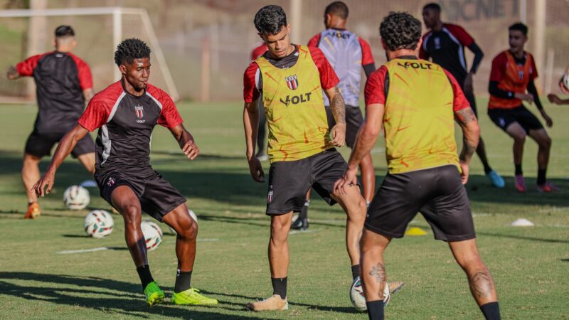 Botafogo-SP aposta na base e dupla ganha espaço no elenco