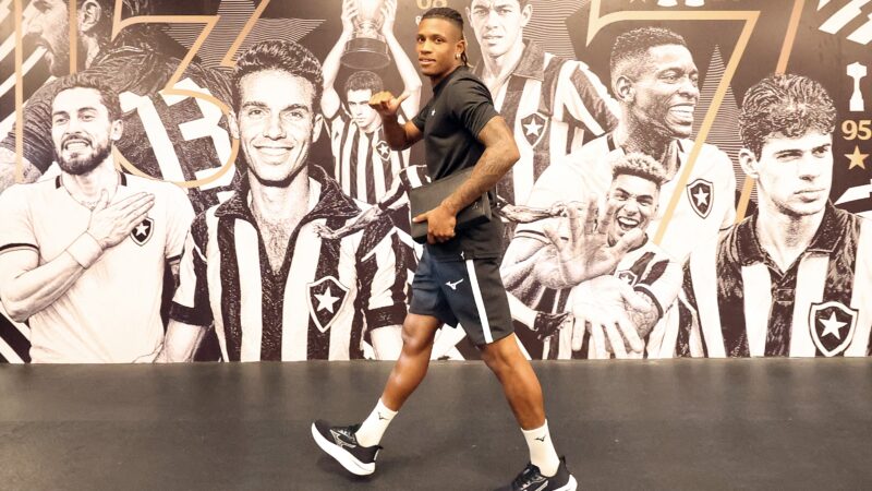 Interesse do Botafogo em trocar Danilo por Luiz Henrique aumenta desgaste entre clube e volante