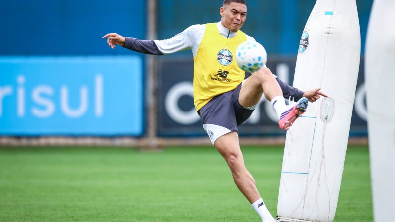 Escalação do Grêmio: Carlos Vinicius e Luís Castro voltam, e Marlon deve ficar à disposição após 4 meses