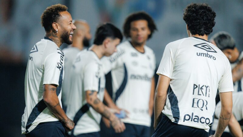 Com pai no CT, Neymar se reapresenta e treina na véspera de jogo do Santos na Sul-Americana