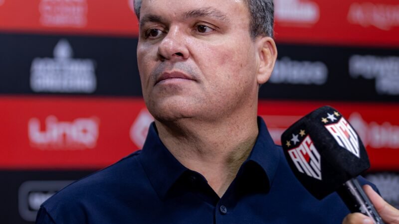 Adson Batista diz que Atlético-GO corre por fora, mas vai brigar para subir