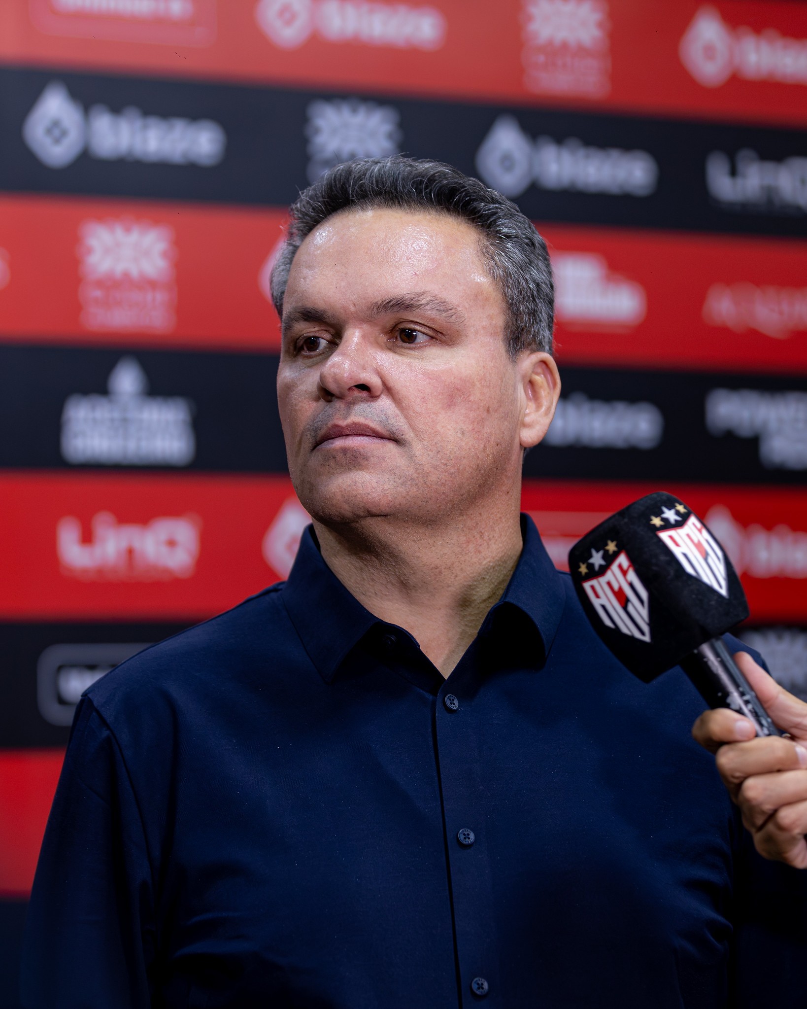 Adson Batista diz que Atlético-GO corre por fora, mas vai brigar para subir