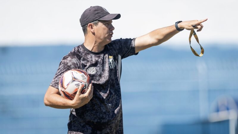Élder Campos faz ajustes táticos no Santos antes da semifinal do Brasileirão Sub-20