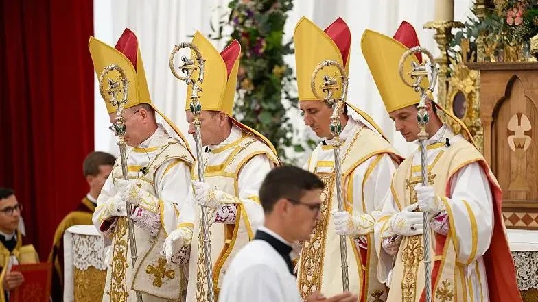 Vaticano excomunga bispos lefebvrianos: como é o movimento ultraconservador que cresce no Brasil e desafia o papa