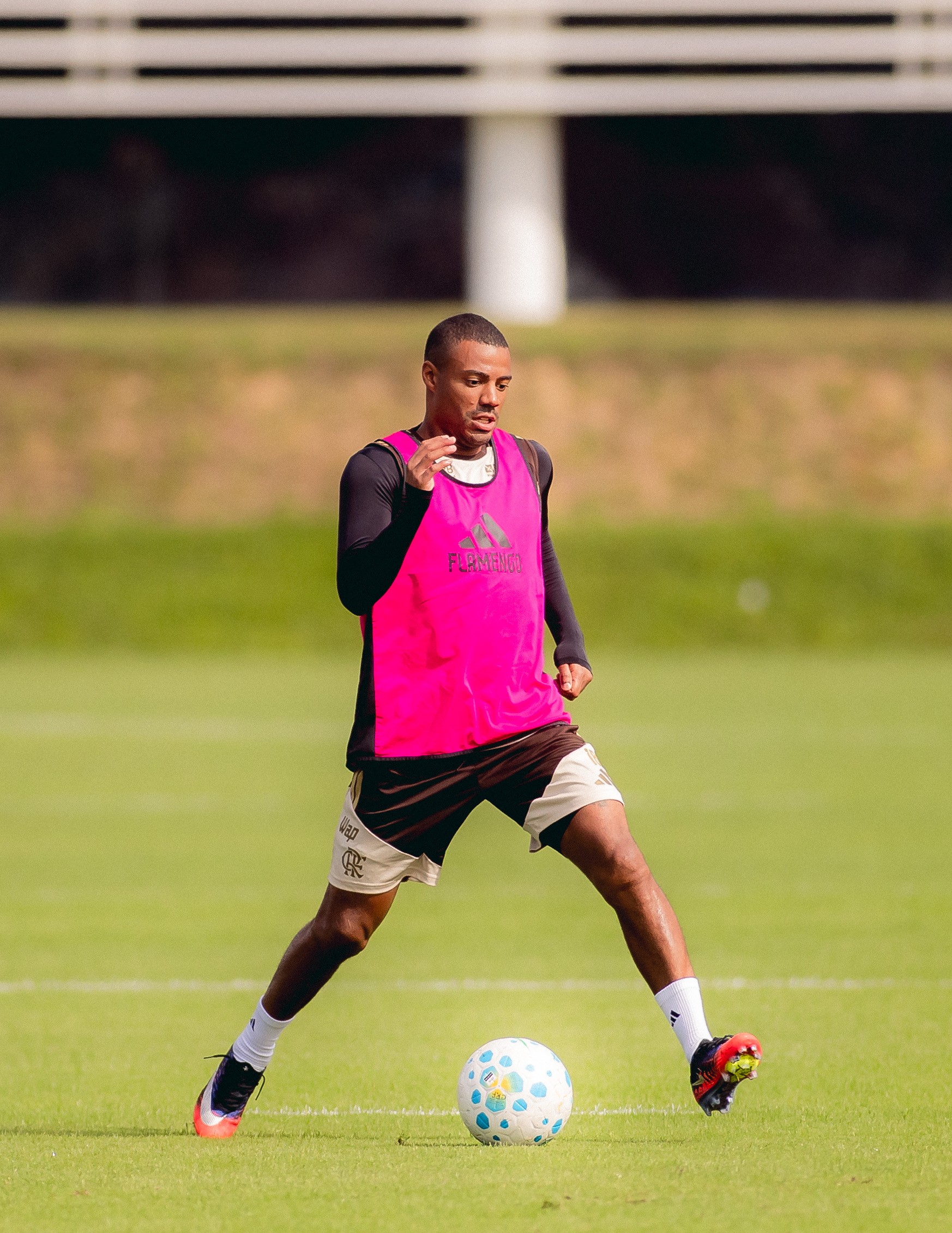 Peñarol sinaliza interesse em contratar De la Cruz, do Flamengo, por empréstimo