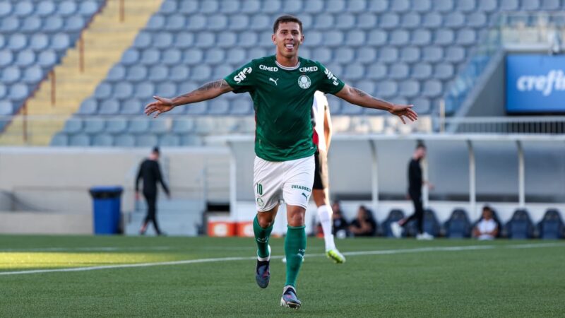 Felipe Teresa faz golaço do meio de campo em Palmeiras x Corinthians, no Brasileirão sub-20; assista