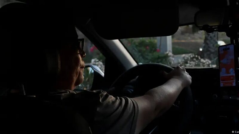 ‘Chegava a trabalhar 17 horas’: vítimas de violência doméstica usam apps de transporte para reconstruir vida