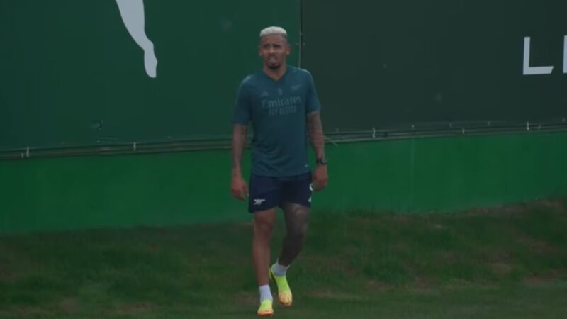 De férias, Gabriel Jesus treina na Academia de Futebol do Palmeiras