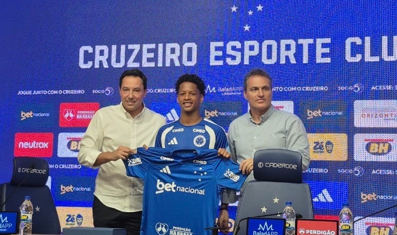 Zé Lucas explica acerto com o Cruzeiro e interesse do Flamengo