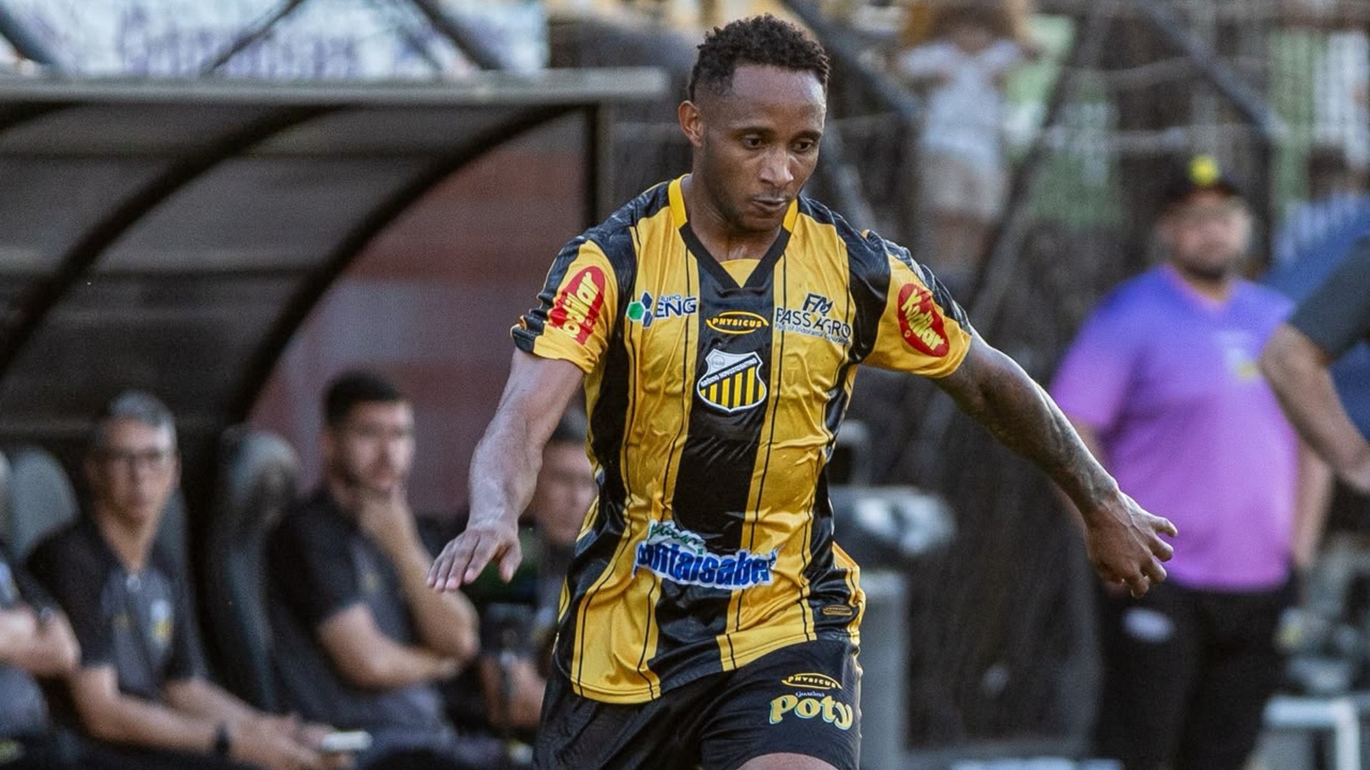 Novorizontino rescinde o contrato do lateral Castrillón