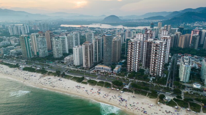Por que estrangeiros estão comprando tantos imóveis no Brasil