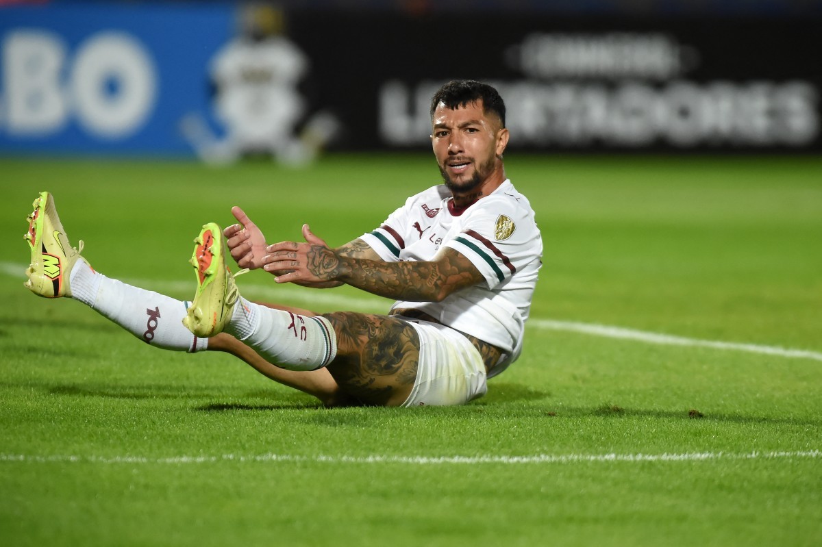 Fluminense manterá Lucho Acosta em treinos e jogos enquanto aguarda investigação