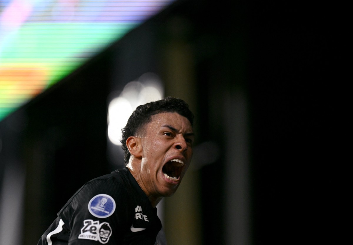 Torcedor rival declarado e títulos: colombianos do Vasco defendem bom retrospecto contra o Medellín