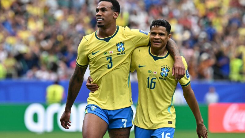 Zagueiro da Seleção, Gabriel Magalhães participa de jogo com amigos durante férias no Brasil em Extrema, MG