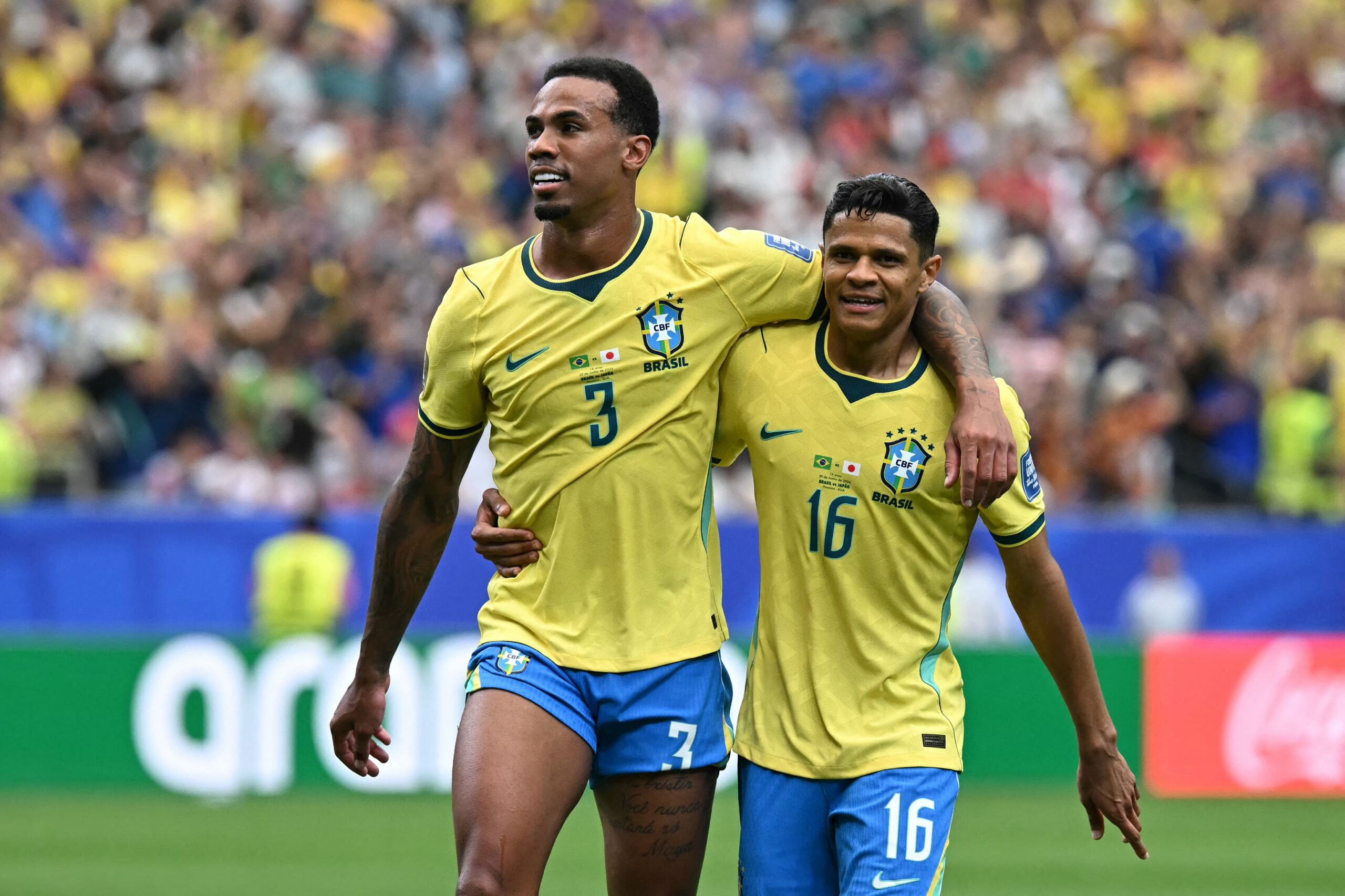 Zagueiro da Seleção, Gabriel Magalhães participa de jogo com amigos durante férias no Brasil em Extrema, MG