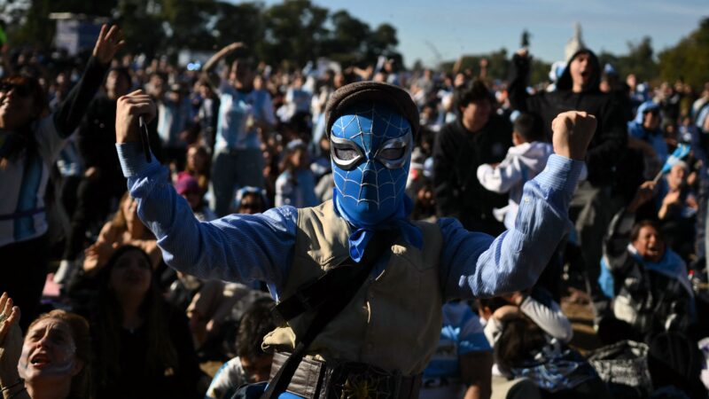 FOTOS: Veja reação da torcida argentina em Buenos Aires após virada sobre o Egito na Copa do Mundo