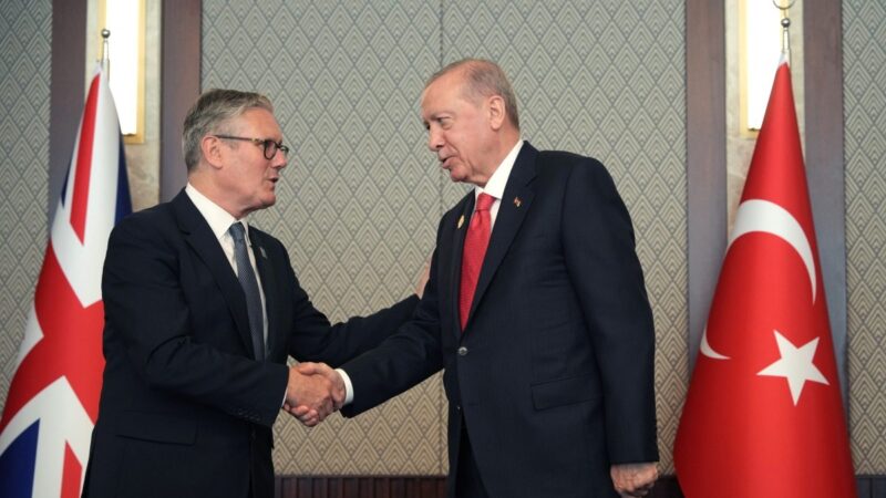 Primeiro-ministro do Reino Unido diz que Erdogan, da Turquia, presenteou líderes da Otan com pistolas
