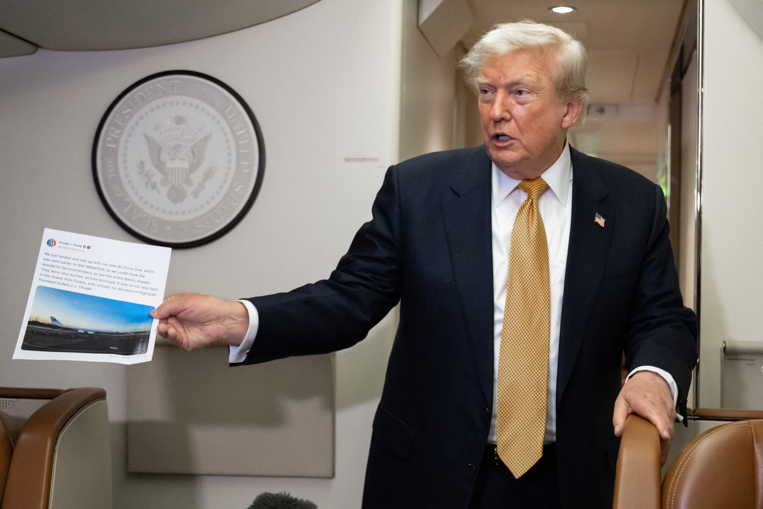 Rede social de Trump é criticada após anunciar acesso antecipado de publicações para bancos