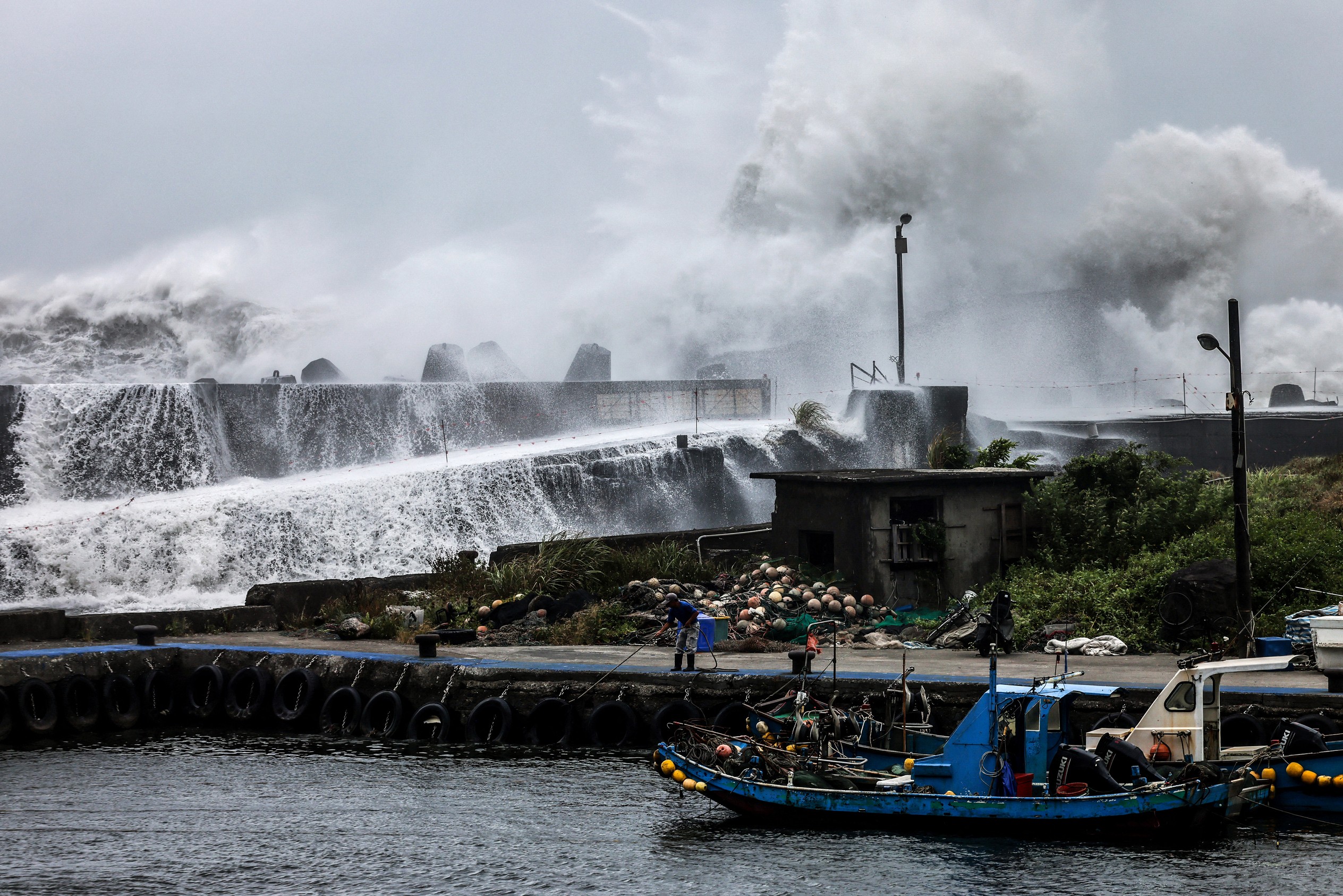 Tufão Bavi provoca 15 mortes nas Filipinas e deixa Taiwan em ‘alerta máximo’