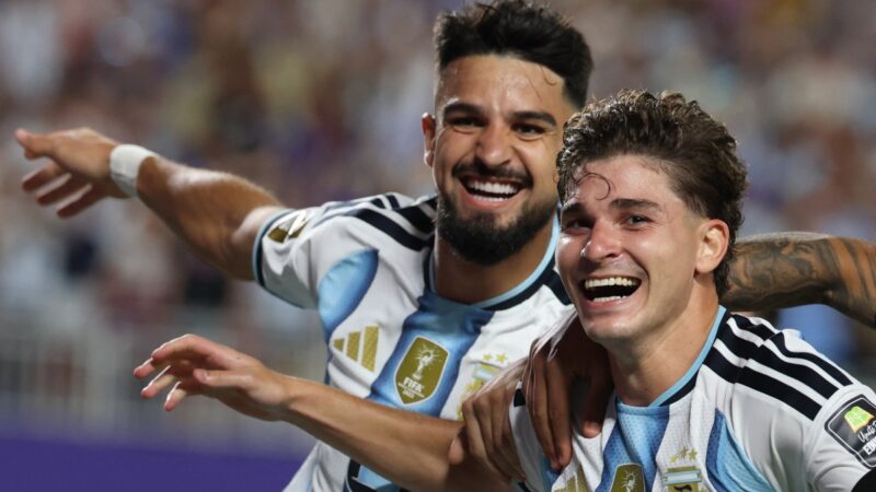 Flaco López comemora assistência em vitória da Argentina e ressalta: “Não sonhava em estar aqui”