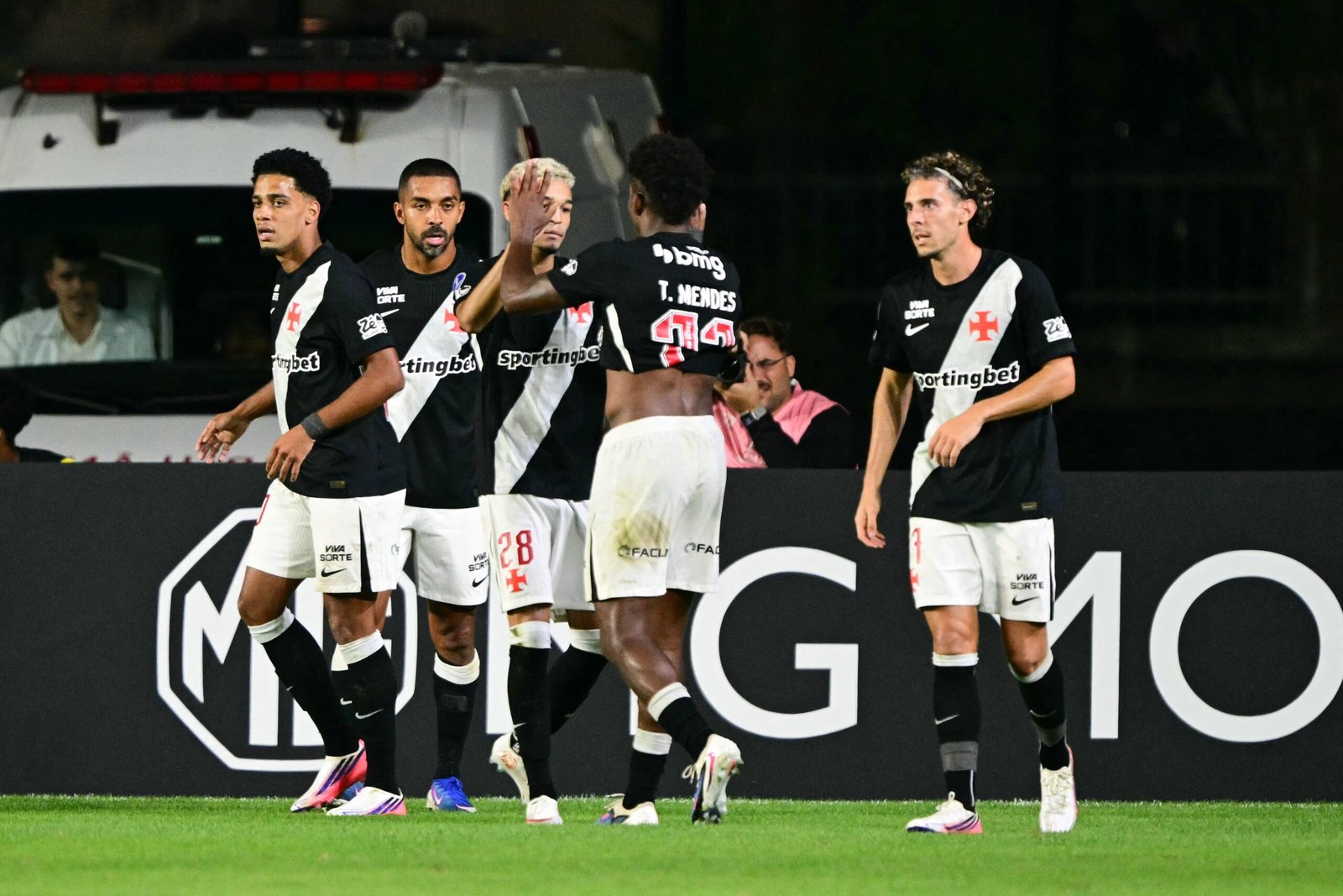 Atuações do Vasco: Thiago Mendes e Paulo Henrique são os melhores em classificação; dê suas notas