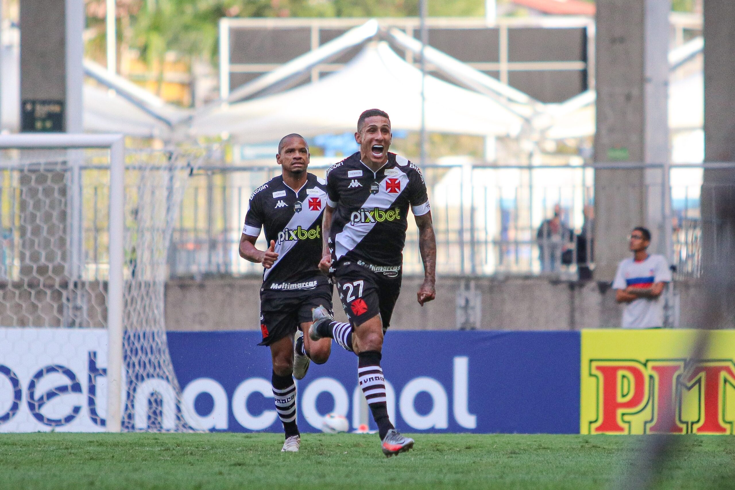 Chapecoense fecha contratação de lateral-direito ex-Vasco