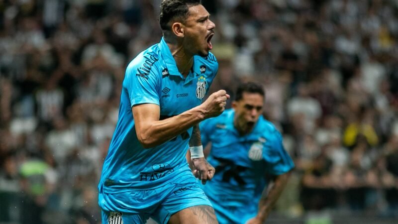Sport avalia a contratação do atacante Tiquinho Soares