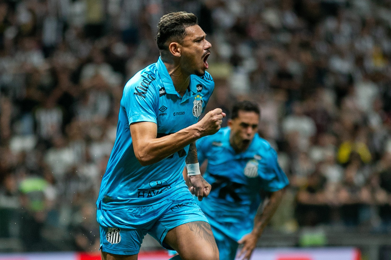Sport avalia a contratação do atacante Tiquinho Soares
