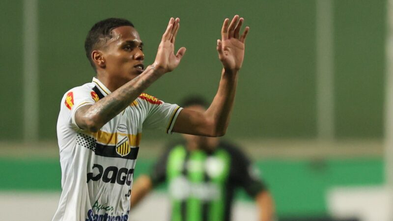 Athletico encaminha a contratação do zagueiro Dantas, do Novorizontino; veja detalhes