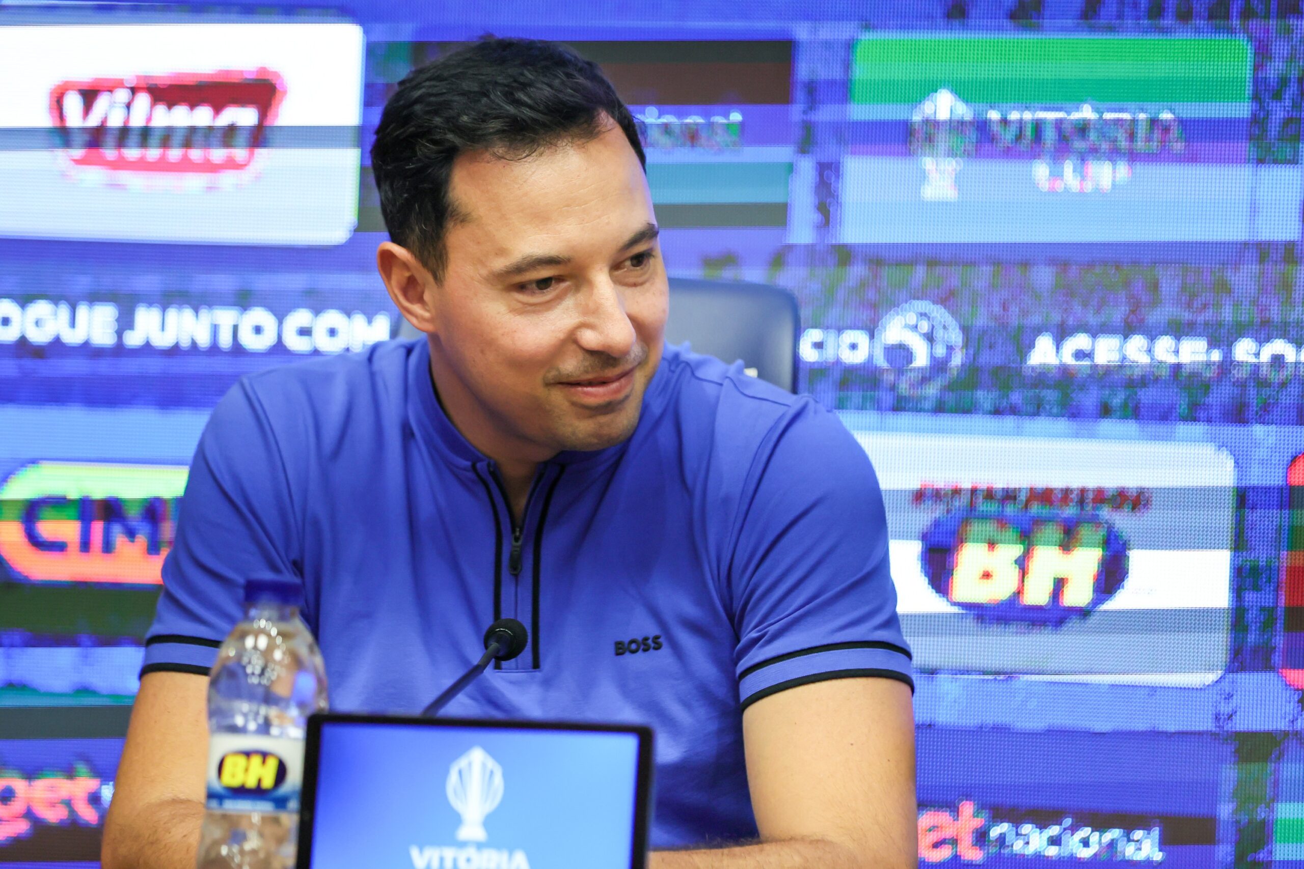Vice-presidente diz que Cruzeiro vai ao mercado para suprir baixas de Gabriel Pec e Sinisterra