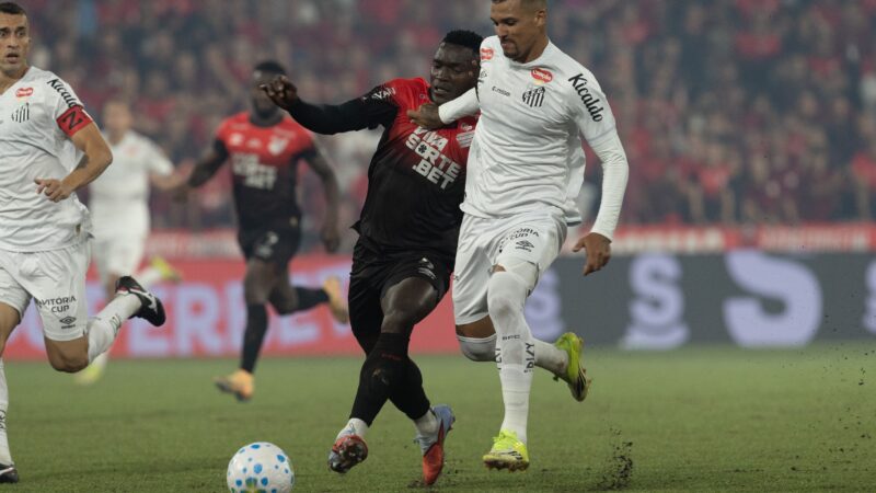 Remo está perto de fechar com zagueiro do Santos