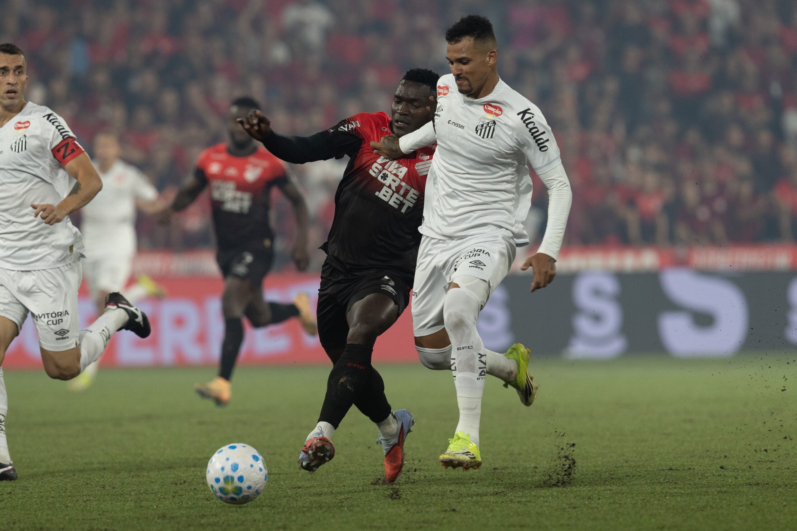 Remo está perto de fechar com zagueiro do Santos