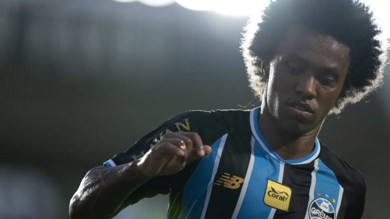 Willian negocia rescisão com o Grêmio e planeja atuar fora do Brasil