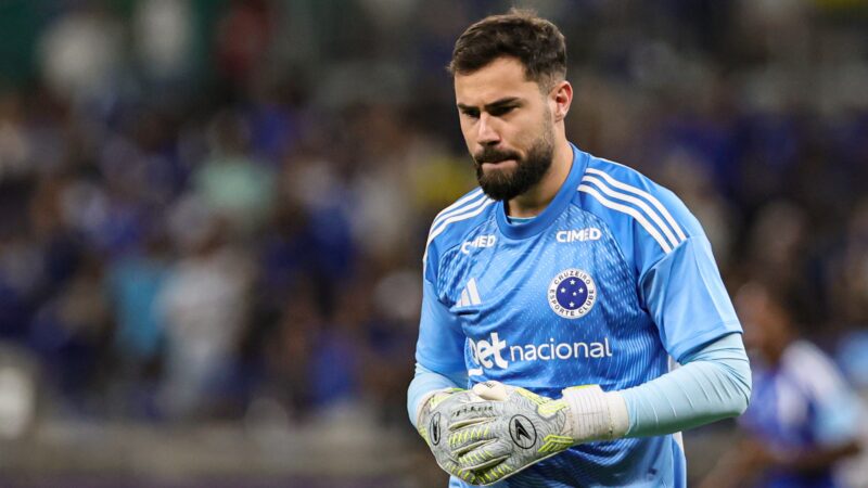 De goleiro a atacante: Cruzeiro tem jogadores fora dos planos; veja nomes