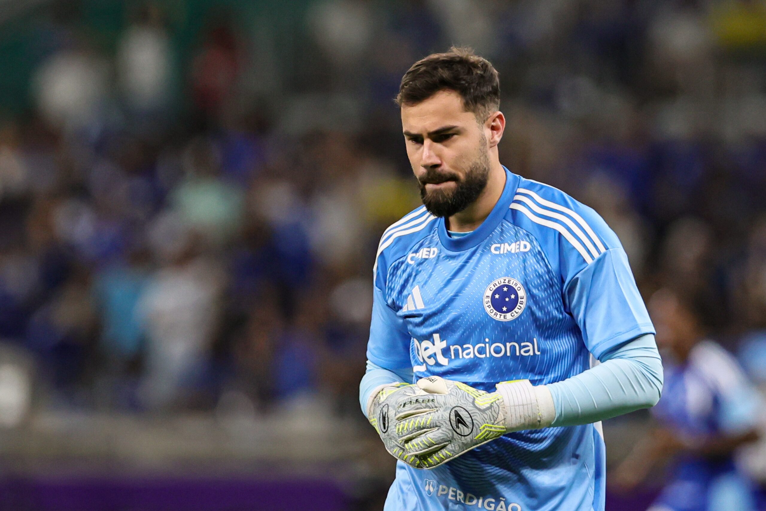 De goleiro a atacante: Cruzeiro tem jogadores fora dos planos; veja nomes