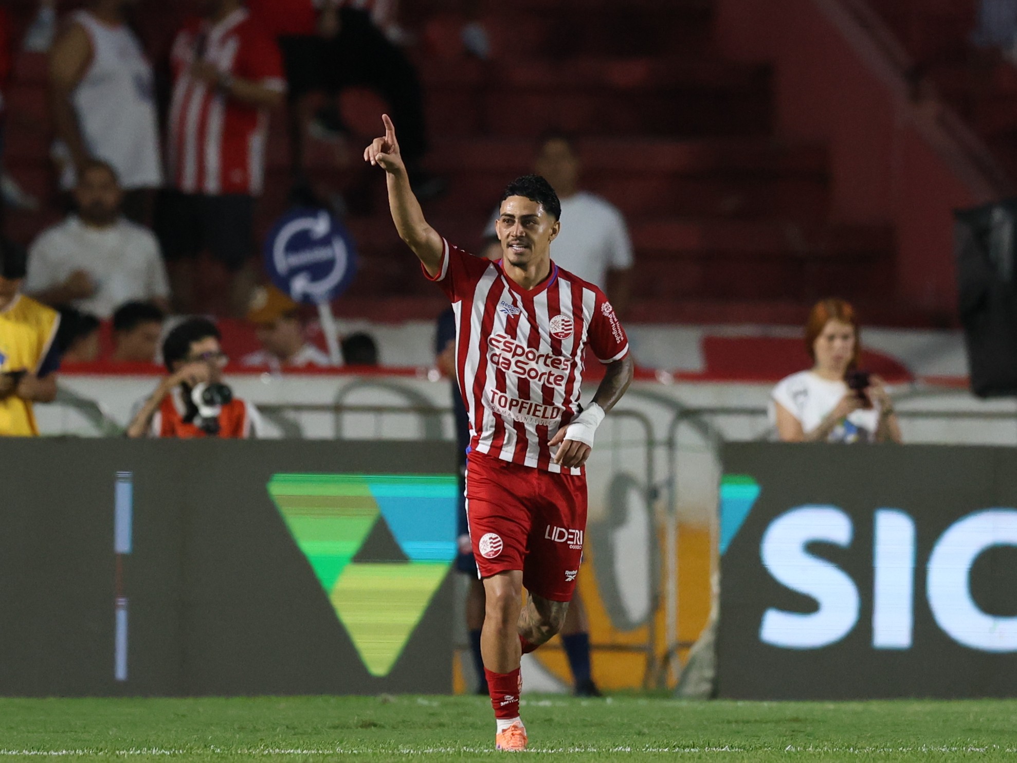 Dodô falta ao treino do Náutico sem justificativa e está fora do jogo contra o Avaí