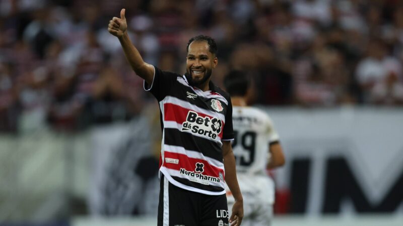 Everaldo assume protagonismo no ataque em sequência de vitórias do Santa Cruz