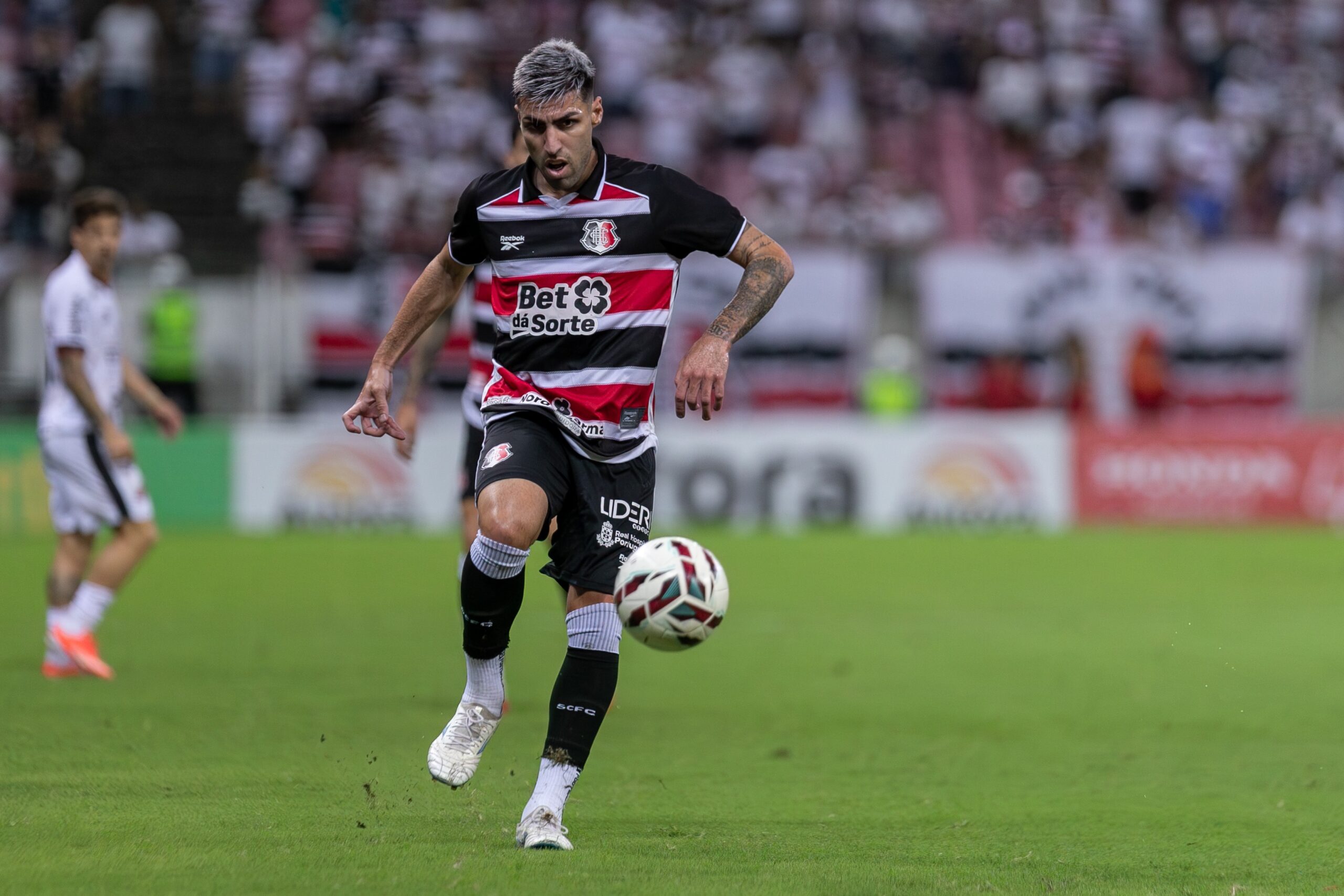 Thiago Ennes valoriza momento do Santa Cruz, mas mantém cautela: “Campeonato equilibrado”