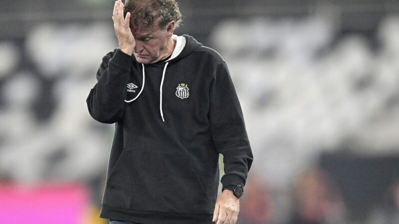 Cuca evita previsão para o retorno de Neymar e isenta Brazão de culpa por derrota do Santos