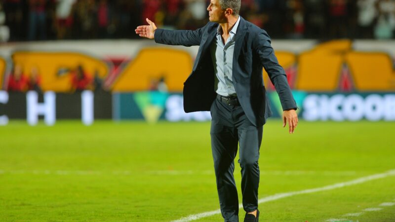 Análise: estreia de Pedro Emanuel expõe velhos problemas e dura realidade do Vasco no Brasileiro