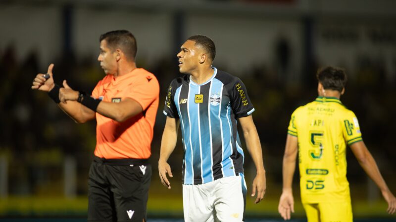 Grêmio intensifica conversas e tem otimismo para renovar com Carlos Vinicius; saiba mais