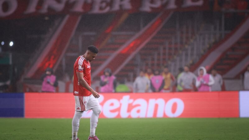 STJD marca julgamento de Victor Gabriel, do Inter, expulso por entrada em Gabriel Pec